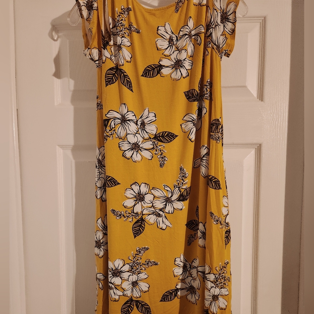 Bixby Elegant Floral Midi Dress in Yellow